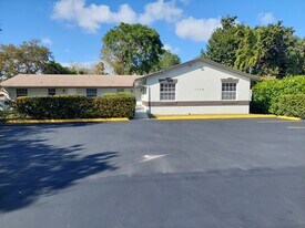 2319 Johnson St in Hollywood, FL - Building Photo