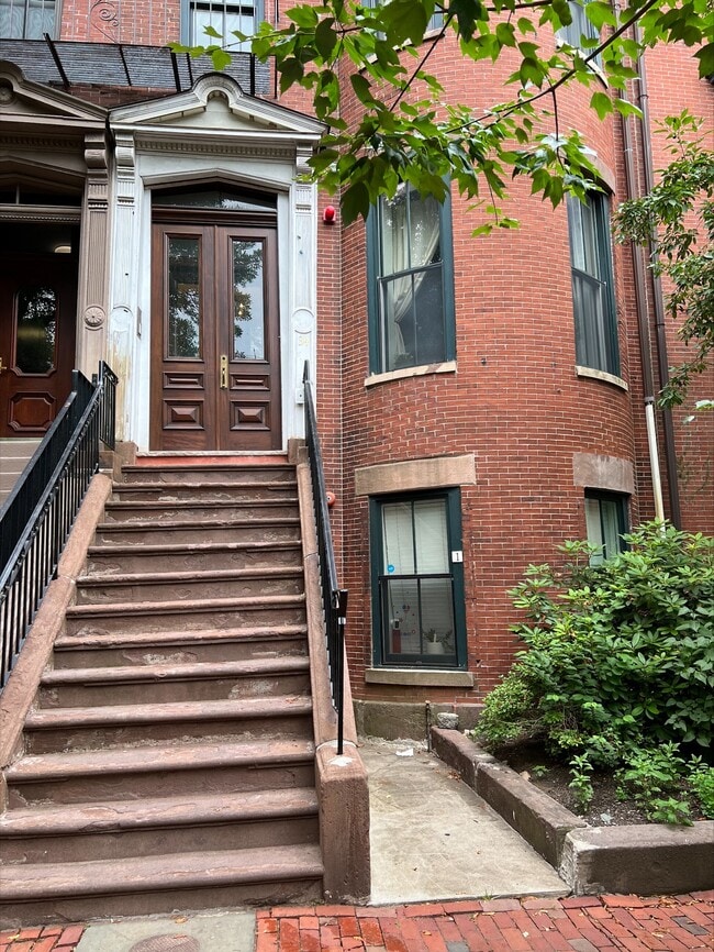 34 Greenwich Park, Unit 2 in Boston, MA - Building Photo - Building Photo