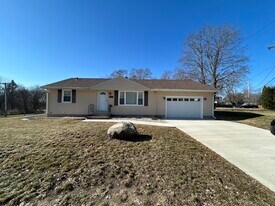 904 Nichols Rd in Monona, WI - Building Photo