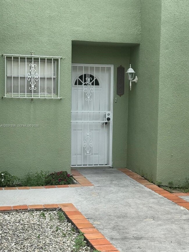 11173 NW 7th St