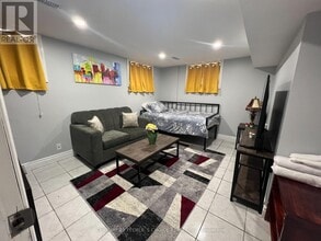 11 Queen St S in Mississauga, ON - Building Photo - Building Photo