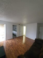 6050 Melody Ln in Dallas, TX - Building Photo - Building Photo