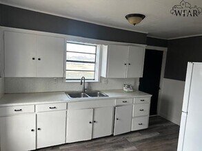 213 W Cottonwood St in Archer City, TX - Building Photo - Building Photo