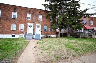 2952 Sollers Point Rd in Dundalk, MD - Foto de edificio - Building Photo