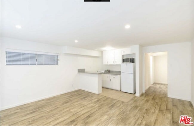 property at 1261 Laurel Ave