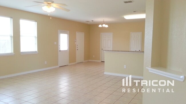 1625 Ambercrest Dr in Lancaster, TX - Building Photo - Building Photo