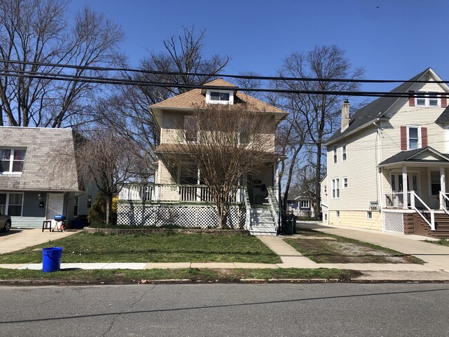 41 W Clinton Ave, Unit 41B in Oaklyn, NJ - Building Photo - Building Photo