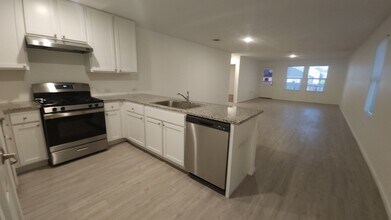 13506 Pelican Crossing in San Antonio, TX - Building Photo - Building Photo