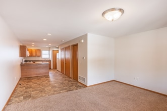 819 Hawkeye Dr in Dubuque, IA - Building Photo - Building Photo