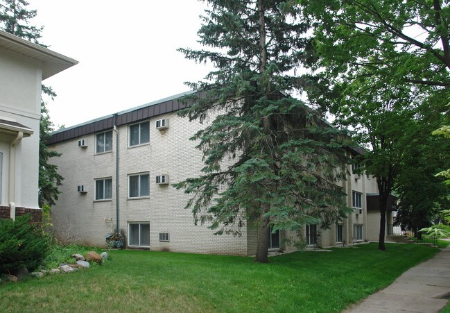 Harriet Avenue Villas in Minneapolis, MN - Building Photo - Building Photo