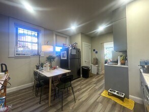 1914 Beacon St, Unit 1 in Boston, MA - Building Photo - Building Photo