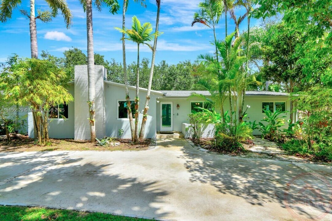 9775 SW 140th St in Miami, FL - Building Photo