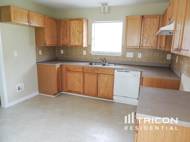 5609 Stone Bluff Ct in Charlotte, NC - Building Photo - Building Photo