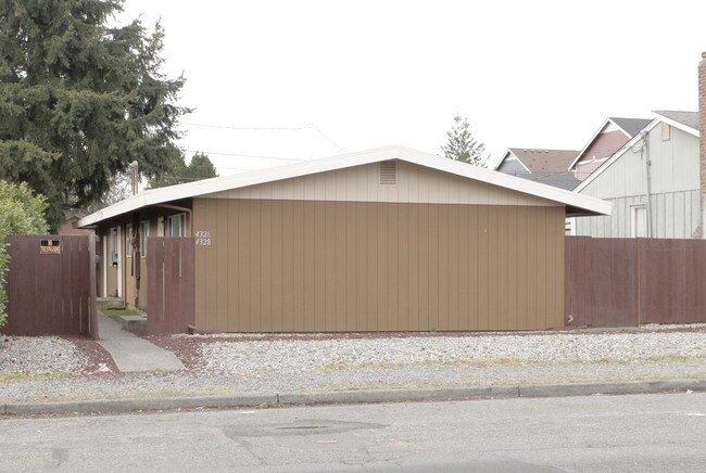 4326 S Warner St in Tacoma, WA - Building Photo - Building Photo