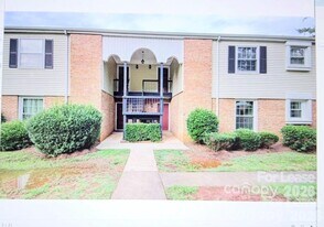 4615 Coronado Dr in Charlotte, NC - Building Photo