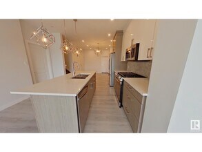 8070 Kiriak Link SW in Edmonton, AB - Building Photo - Building Photo