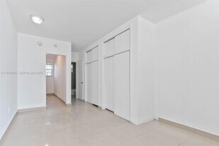 1685 Jefferson Ave, Unit 19 in Miami Beach, FL - Building Photo
