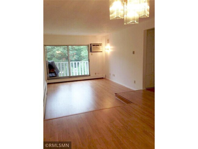 1601 N Innsbruck Dr-Unit -307 in Fridley, MN - Building Photo - Building Photo