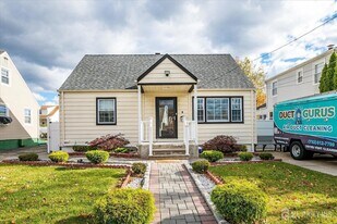 14 Linden St in Carteret, NJ - Building Photo