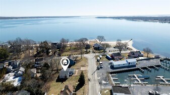 2845 Hobart Rd in Southold, NY - Building Photo