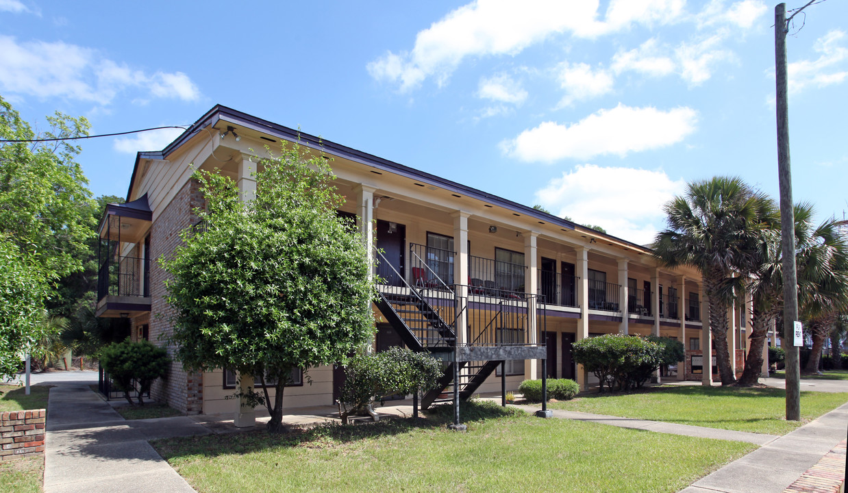 Belmont Gardens in Pensacola, FL - Building Photo