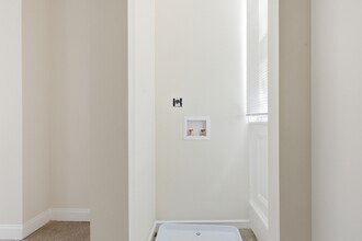 910 N Arlington Ave in Baltimore, MD - Foto de edificio - Building Photo