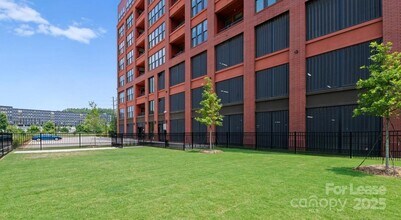 300 E 36th St, Unit A2 in Charlotte, NC - Building Photo - Building Photo