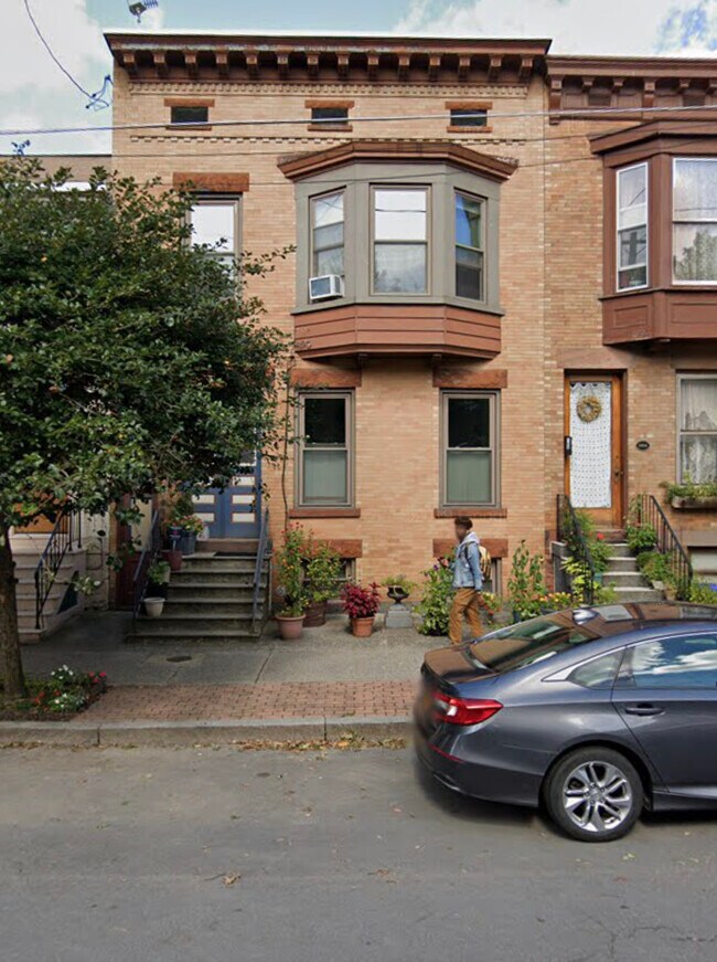 168 S Swan St Apartments and Nearby Albany Apartments For Rent Albany, NY