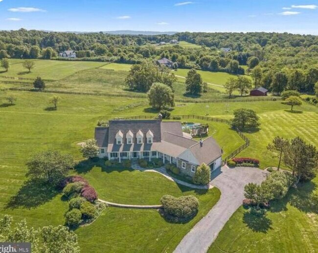 19810 Silcott Springs Rd, Unit Horse Country Retrat in Purcellville, VA - Foto de edificio - Building Photo