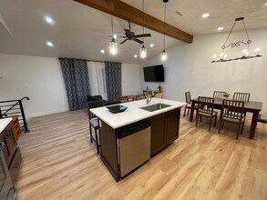 175 S 400 E in Saint George, UT - Foto de edificio - Building Photo