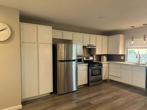 109 Glen Oak Dr in Henderson, NV - Building Photo - Building Photo