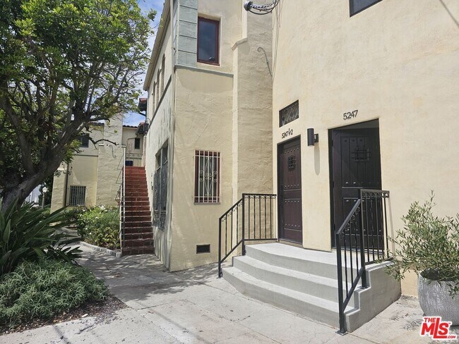 5247 W 9th St in Los Angeles, CA - Building Photo - Building Photo