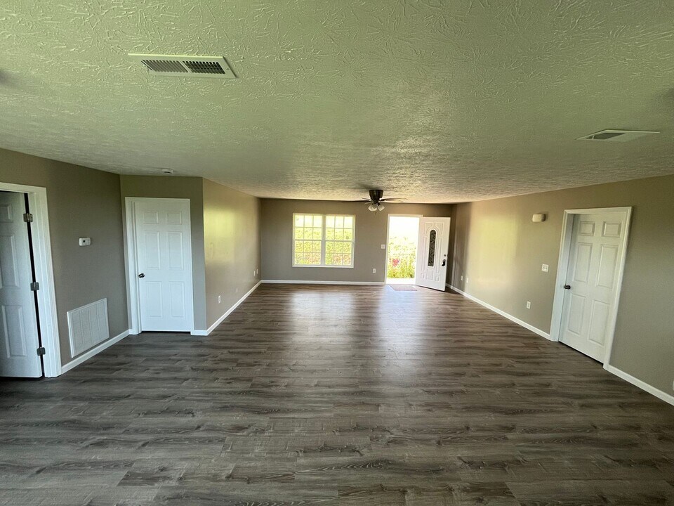672 Privet Dr in Dandridge, TN - Building Photo
