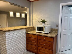3171 SW 16th Ct in Fort Lauderdale, FL - Foto de edificio - Building Photo