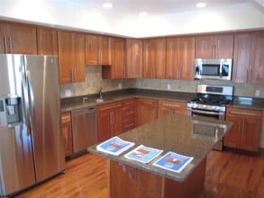 20 Dartmouth St, Unit A in Somerville, MA - Foto de edificio - Building Photo