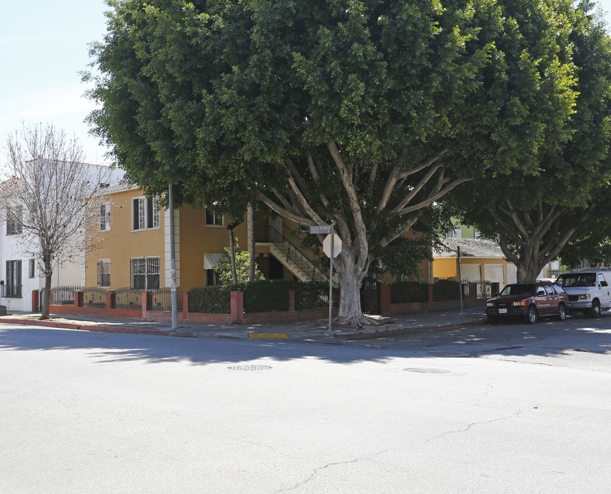 900 S Berendo St in Los Angeles, CA - Building Photo