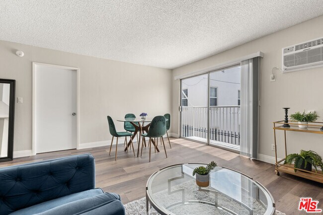 257 S Manhattan Pl in Los Angeles, CA - Building Photo - Building Photo
