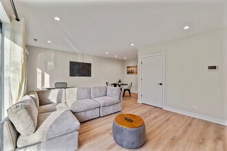 7201 N Western Ave in Chicago, IL - Building Photo - Building Photo