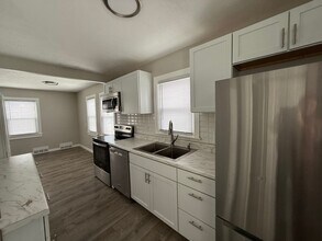 1013 6th St SW in Minot, ND - Building Photo - Building Photo