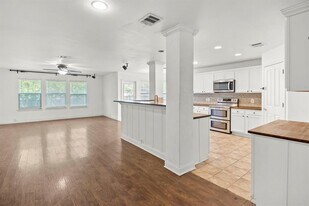 789 Kingfisher Ln in Leander, TX - Building Photo