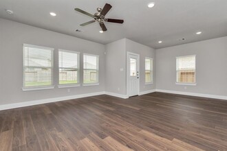 10510 Moon Valley Ln in Rosharon, TX - Building Photo - Building Photo