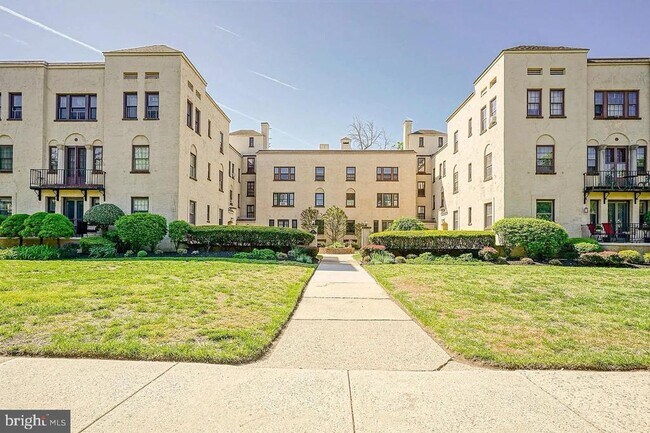 210 E Maple Ave in Merchantville, NJ - Building Photo - Building Photo