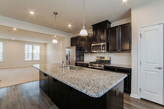 945 Arnold Place Dr in Fuquay Varina, NC - Building Photo - Building Photo