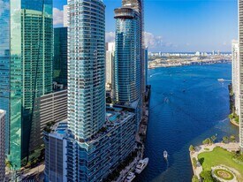 200 Biscayne Blvd Way in Miami, FL - Building Photo