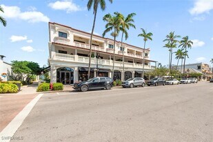 555 5th Ave S in Naples, FL - Building Photo