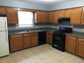 1364 Leaning Tree Ln in Lexington, KY - Building Photo - Building Photo