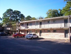 Grand Oaks in Baton Rouge, LA - Building Photo - Building Photo