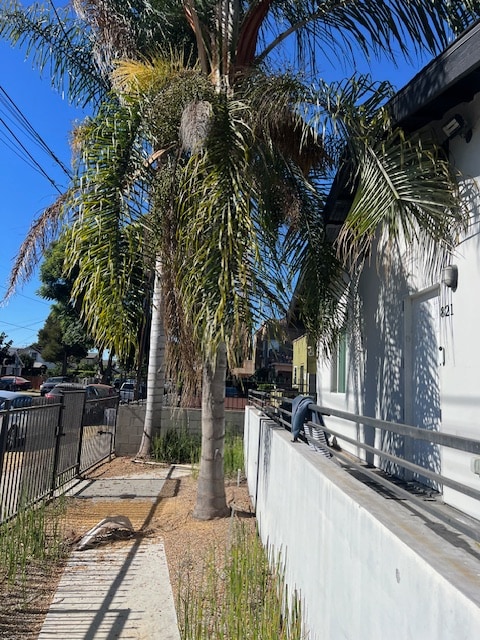 823 W 43rd Pl in Los Angeles, CA - Building Photo