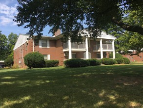 Estate View in Indianapolis, IN - Building Photo - Building Photo