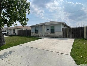 207 Carranza St in San Antonio, TX - Building Photo - Building Photo